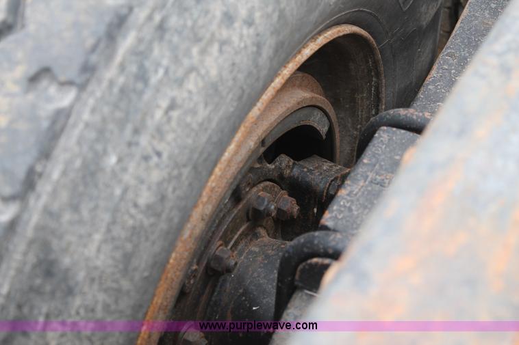 image for item L4458 1997 Mack CH613 semi truck