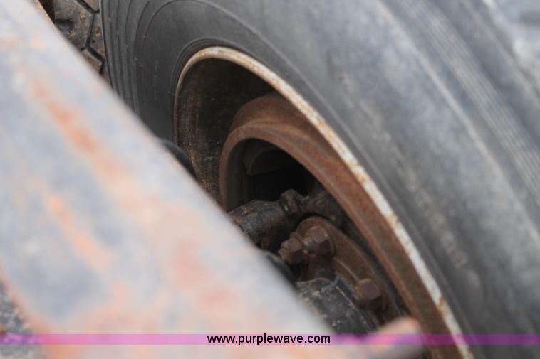 image for item L4458 1997 Mack CH613 semi truck