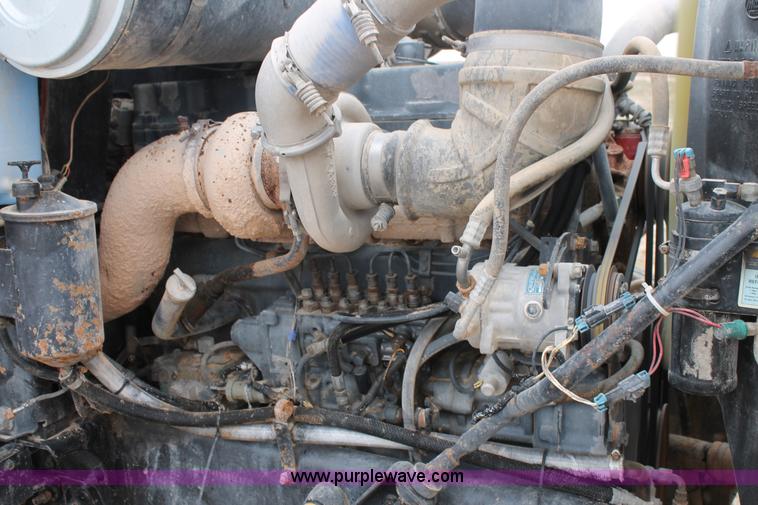 image for item L4458 1997 Mack CH613 semi truck