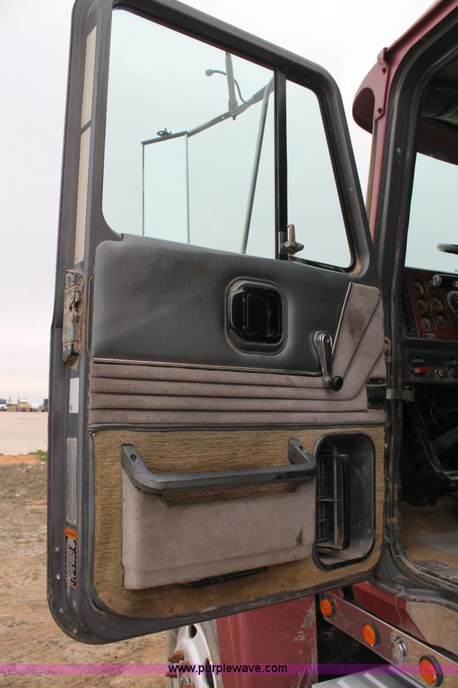 image for item L4458 1997 Mack CH613 semi truck