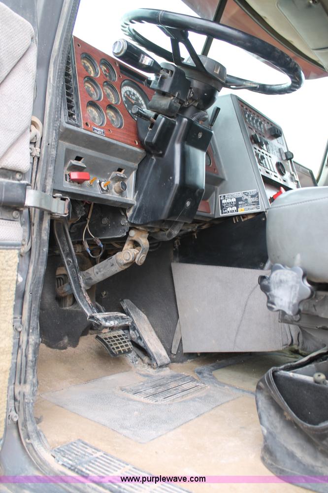 image for item L4458 1997 Mack CH613 semi truck