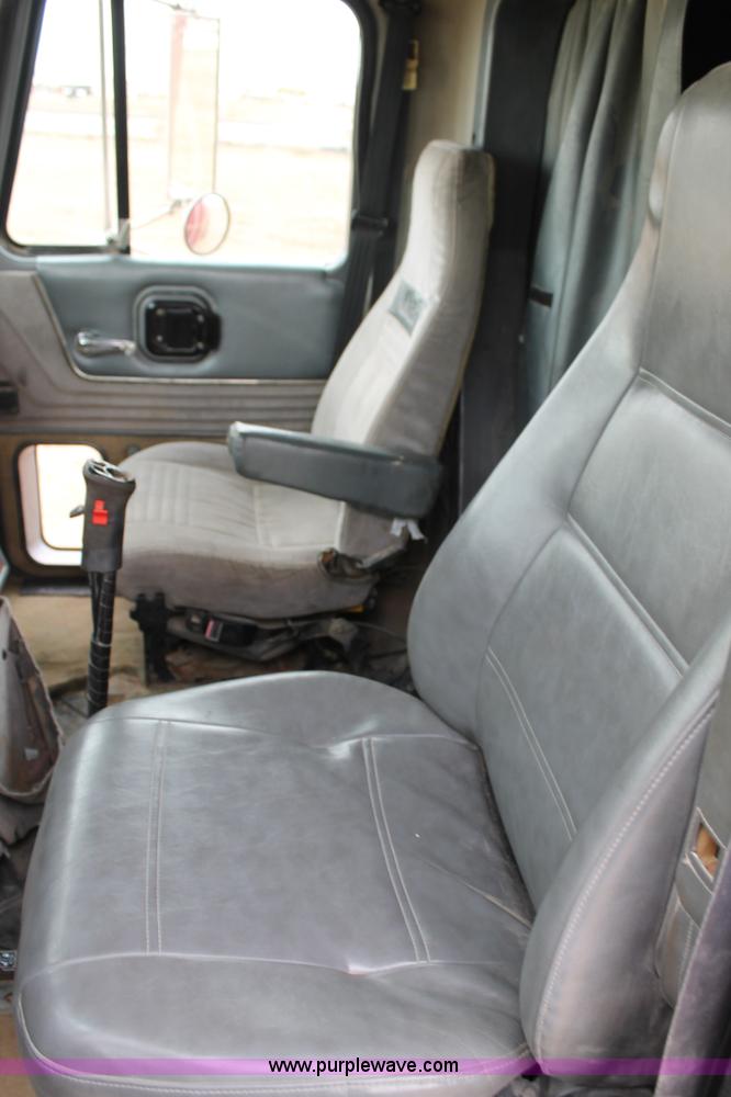 image for item L4458 1997 Mack CH613 semi truck