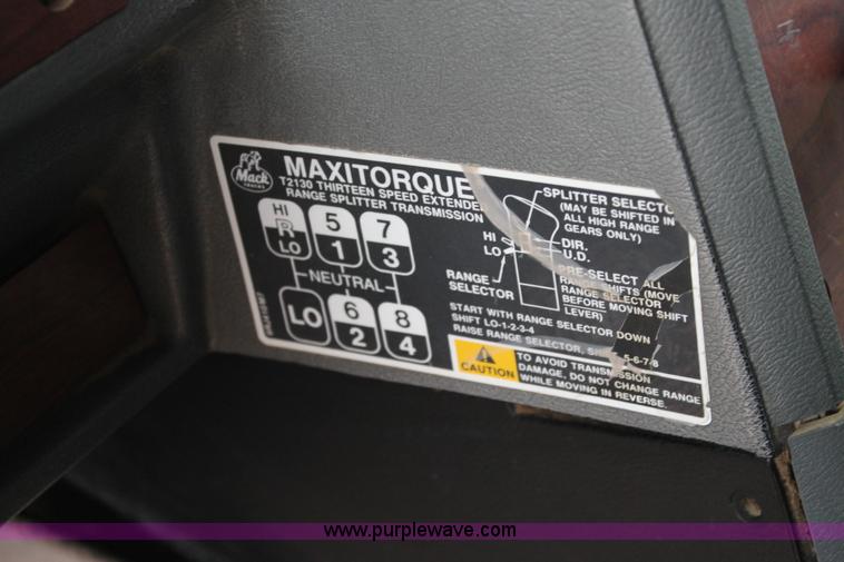 image for item L4458 1997 Mack CH613 semi truck