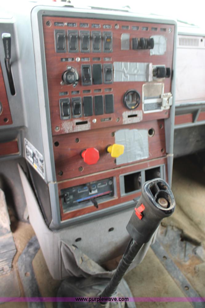 image for item L4458 1997 Mack CH613 semi truck