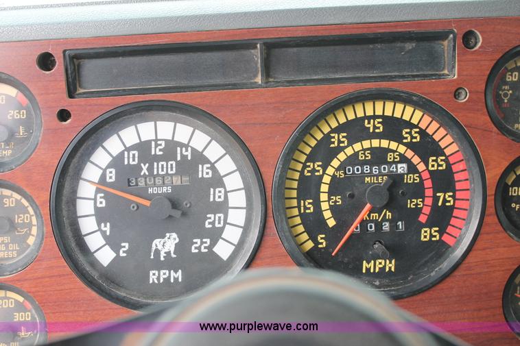 image for item L4458 1997 Mack CH613 semi truck