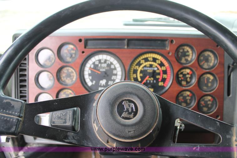 image for item L4458 1997 Mack CH613 semi truck