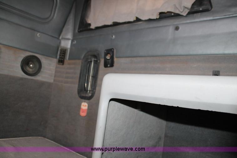 image for item L4458 1997 Mack CH613 semi truck