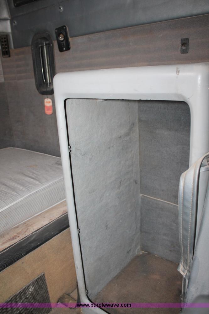 image for item L4458 1997 Mack CH613 semi truck