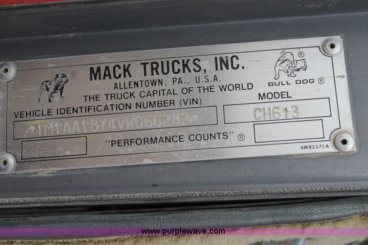 image for item L4458 1997 Mack CH613 semi truck