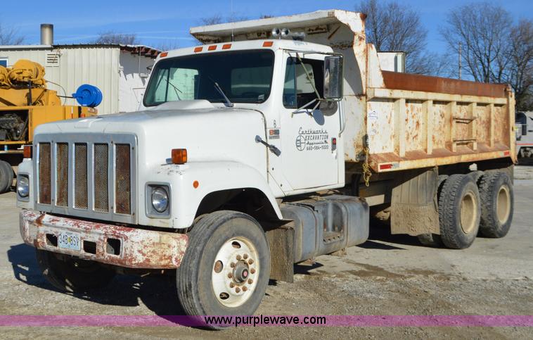 image for item L4501 1989 International F2554 dump truck