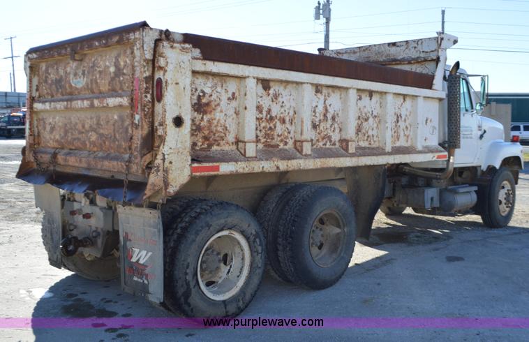 image for item L4501 1989 International F2554 dump truck