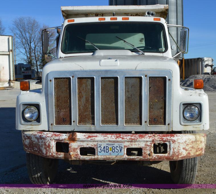 image for item L4501 1989 International F2554 dump truck