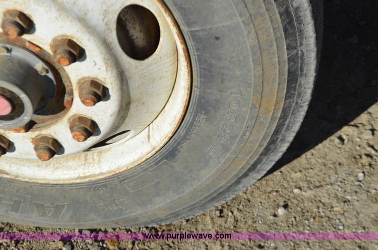 image for item L4501 1989 International F2554 dump truck