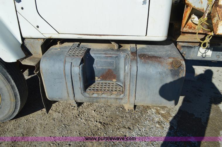 image for item L4501 1989 International F2554 dump truck