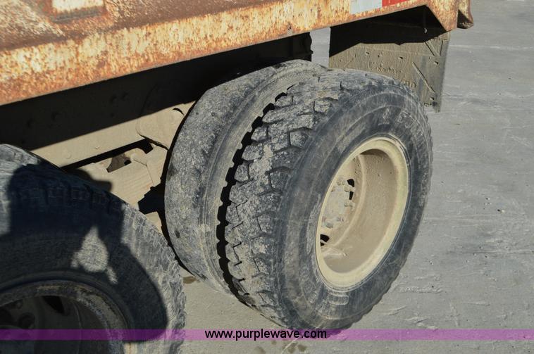 image for item L4501 1989 International F2554 dump truck