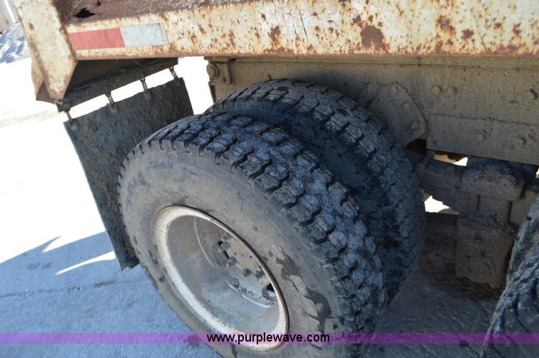 image for item L4501 1989 International F2554 dump truck