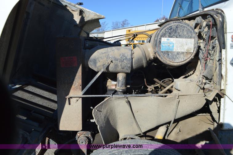image for item L4501 1989 International F2554 dump truck
