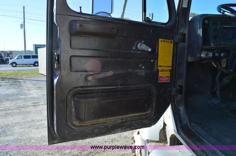 image for item L4501 1989 International F2554 dump truck