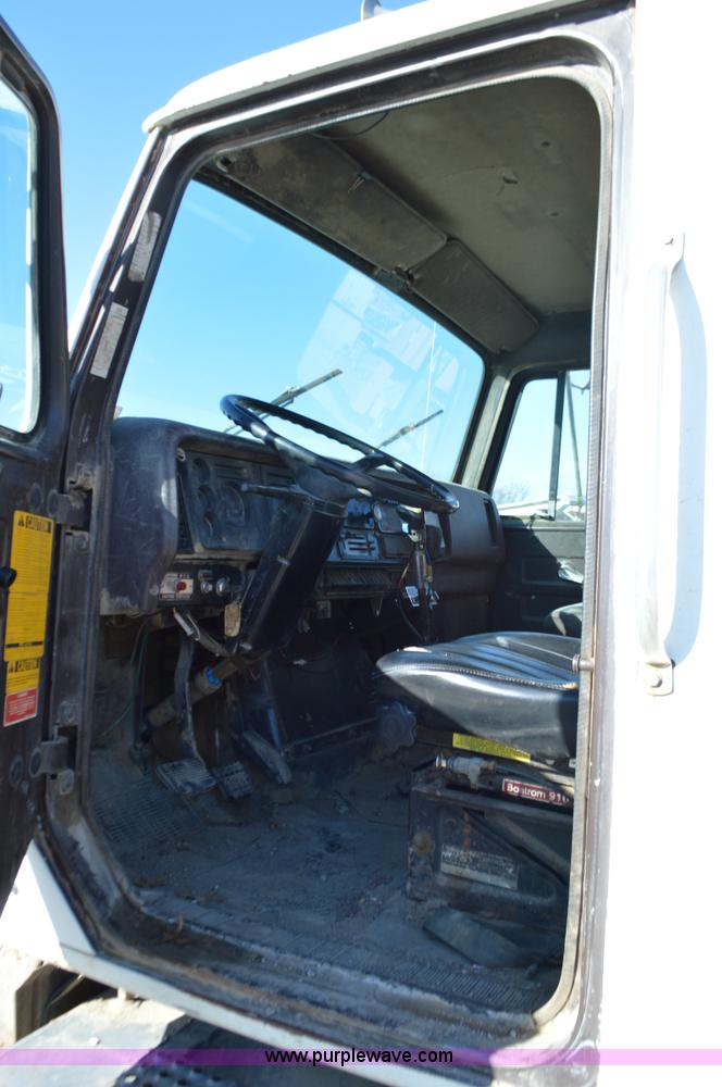 image for item L4501 1989 International F2554 dump truck