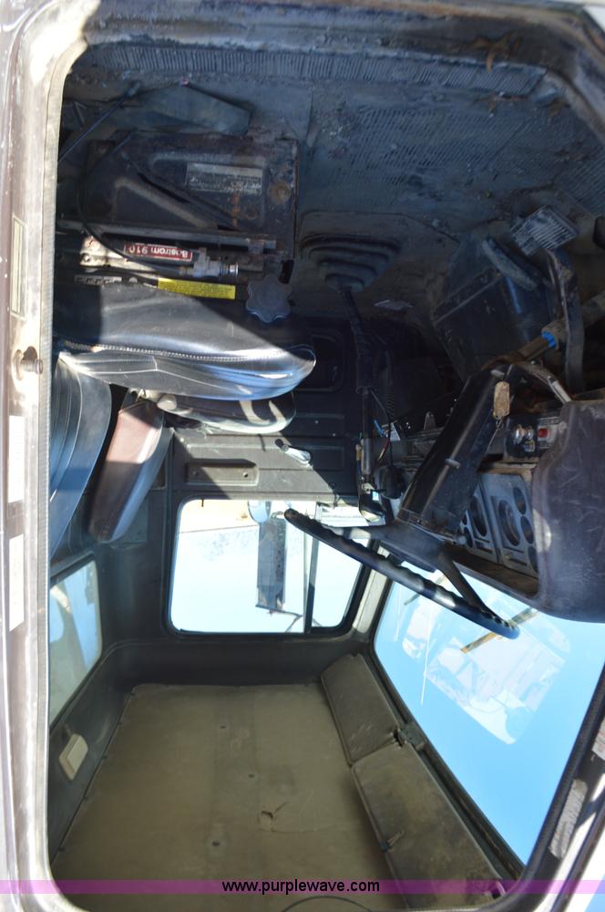 image for item L4501 1989 International F2554 dump truck