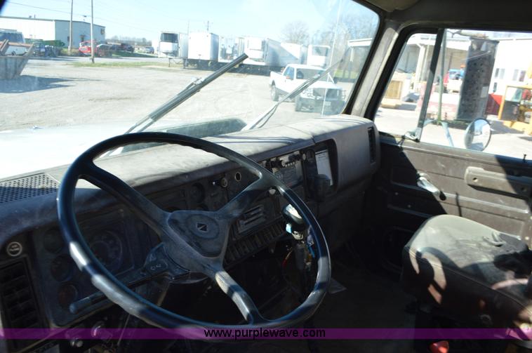 image for item L4501 1989 International F2554 dump truck