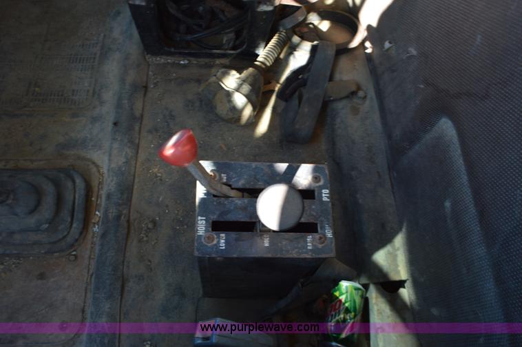 image for item L4501 1989 International F2554 dump truck