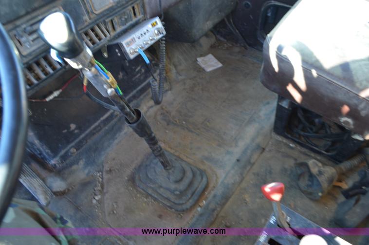 image for item L4501 1989 International F2554 dump truck