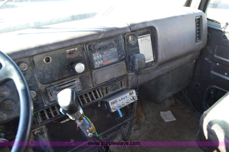 image for item L4501 1989 International F2554 dump truck