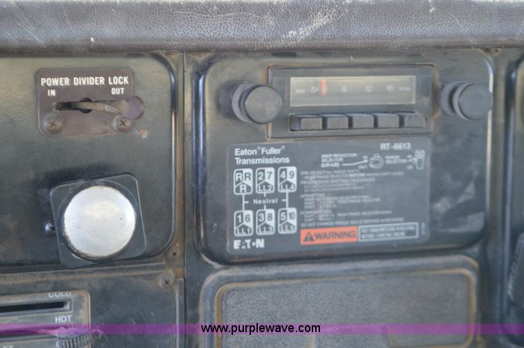 image for item L4501 1989 International F2554 dump truck