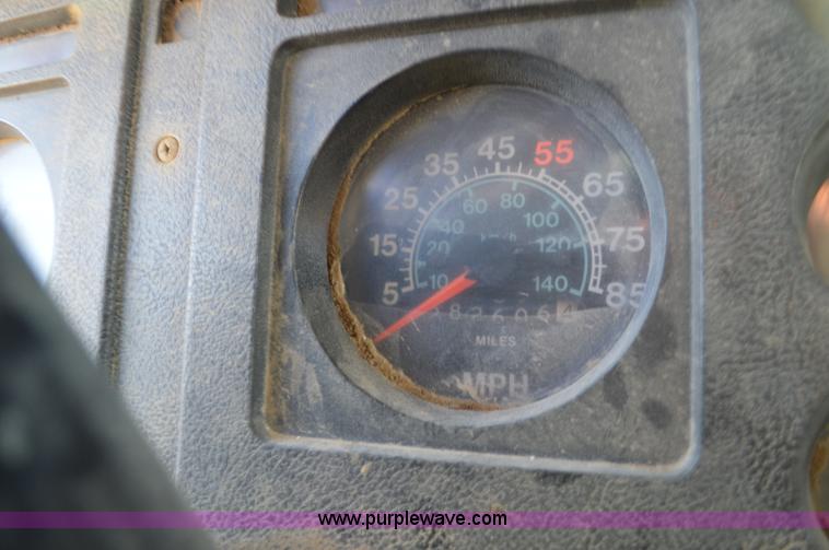 image for item L4501 1989 International F2554 dump truck