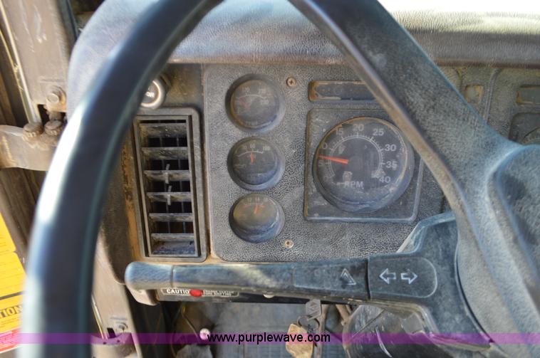 image for item L4501 1989 International F2554 dump truck