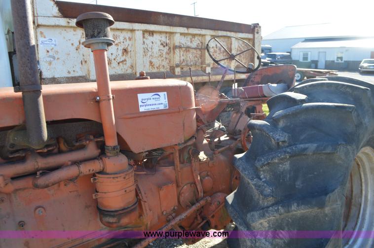 image for item L4506 Case 520 tractor