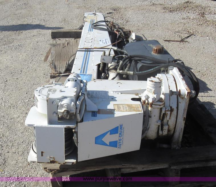 image for item L4530 Auto Crane