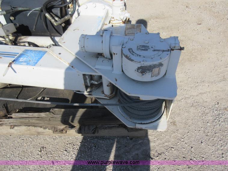 image for item L4530 Auto Crane