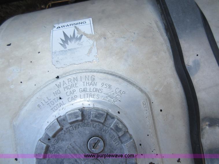 image for item L4531 2004 Kenworth T800 semi truck