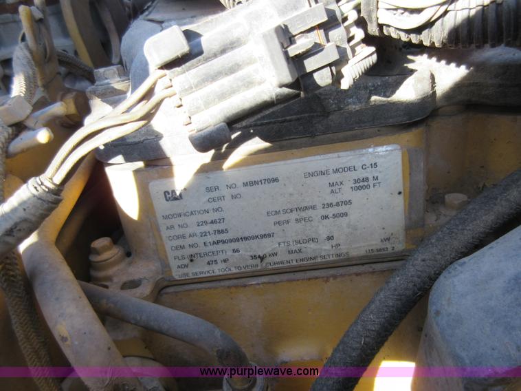 image for item L4531 2004 Kenworth T800 semi truck