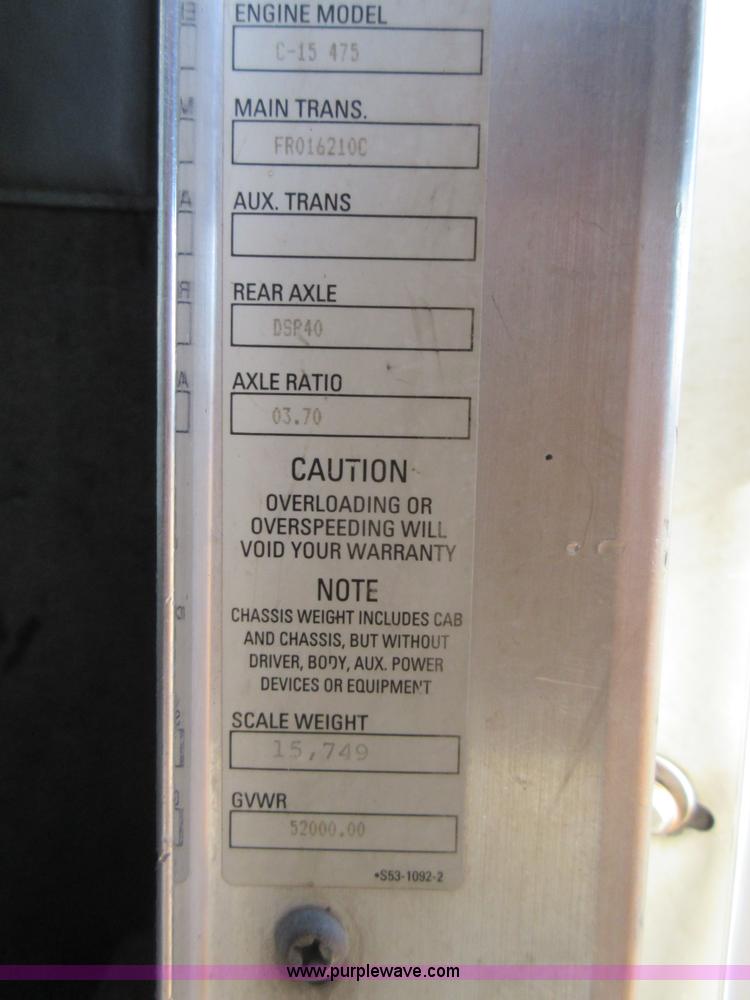 image for item L4531 2004 Kenworth T800 semi truck