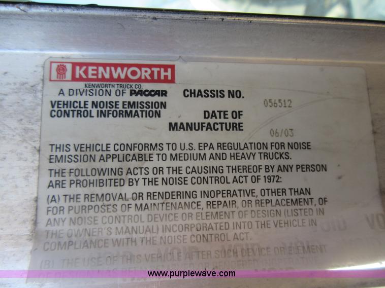 image for item L4531 2004 Kenworth T800 semi truck