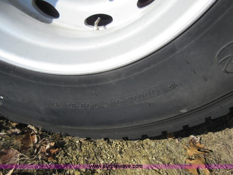 image for item L4532 1999 International F9370 semi truck