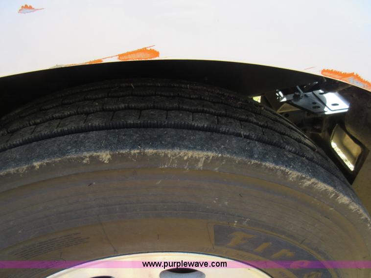 image for item L4532 1999 International F9370 semi truck