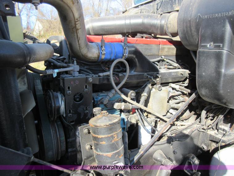 image for item L4532 1999 International F9370 semi truck