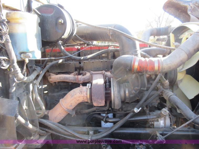 image for item L4532 1999 International F9370 semi truck