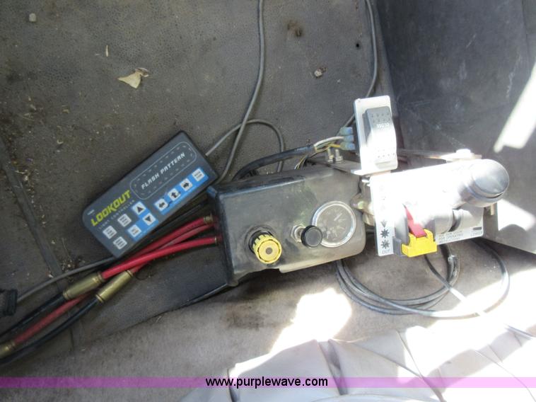 image for item L4532 1999 International F9370 semi truck