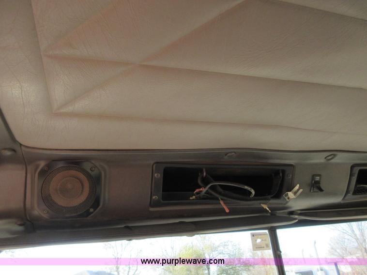 image for item L4532 1999 International F9370 semi truck