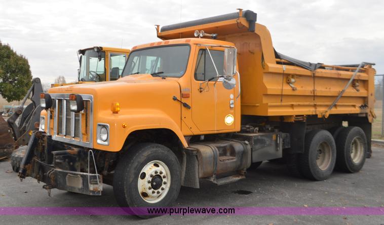 image for item L4536 2002 International F2554 dump truck