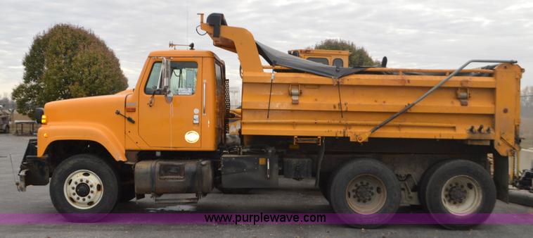 image for item L4536 2002 International F2554 dump truck