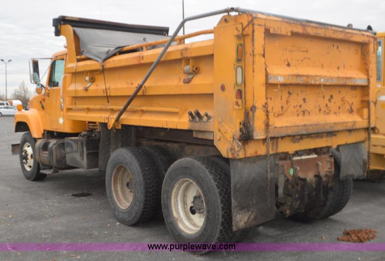 image for item L4536 2002 International F2554 dump truck