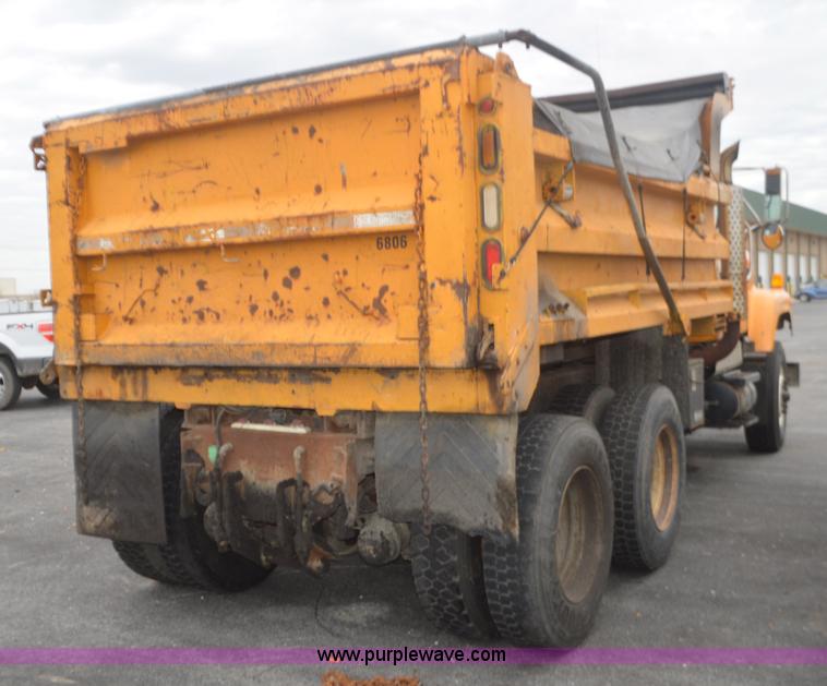 image for item L4536 2002 International F2554 dump truck