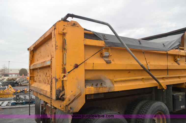 image for item L4536 2002 International F2554 dump truck