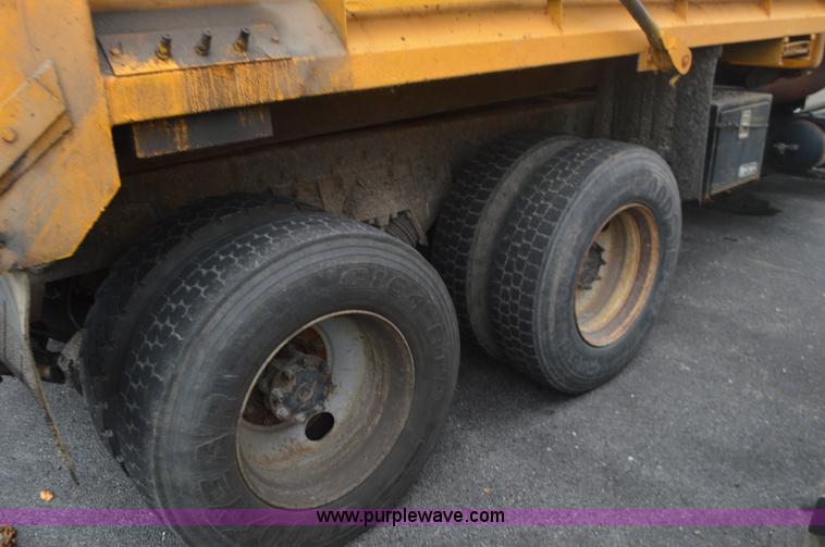 image for item L4536 2002 International F2554 dump truck